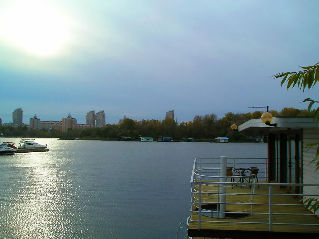 Chervona Kalina Hotel Kiev Bagian luar foto