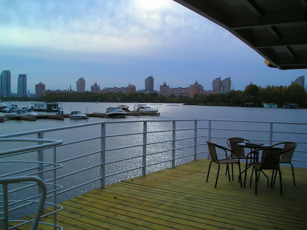 Chervona Kalina Hotel Kiev Bagian luar foto