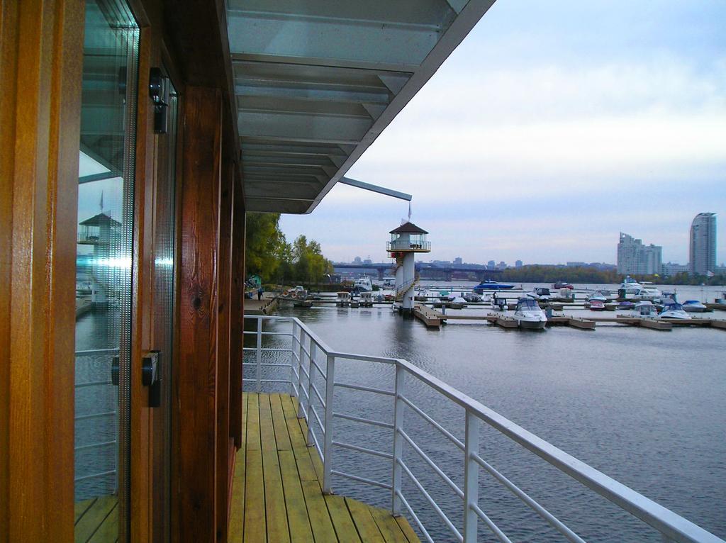 Chervona Kalina Hotel Kiev Bagian luar foto