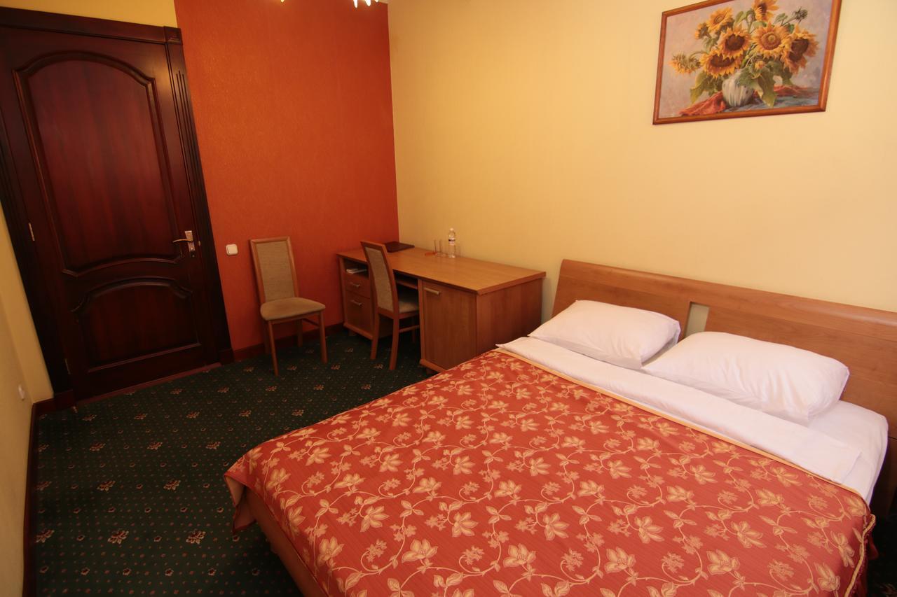 Chervona Kalina Hotel Kiev Bagian luar foto