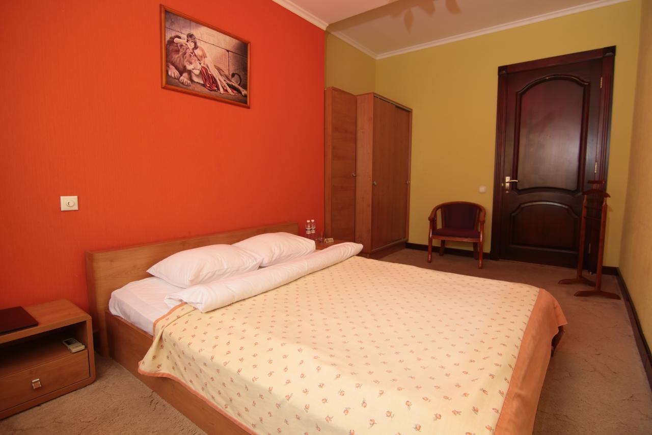 Chervona Kalina Hotel Kiev Bagian luar foto